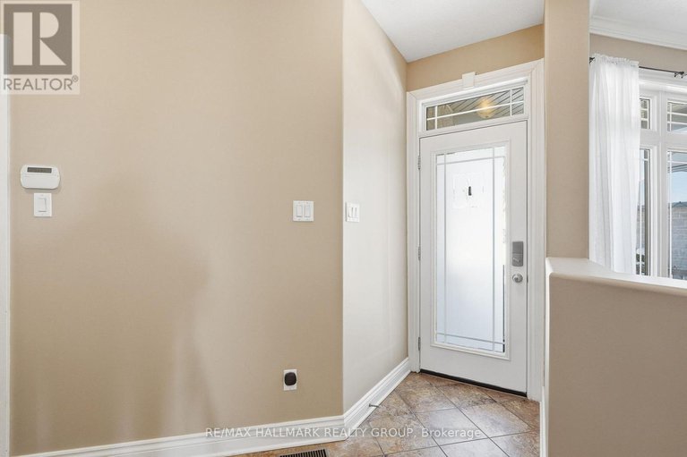 29319588/109-thivierge-court/town-of-rockland/clarence-rockland/ontario/K4K0E7_4