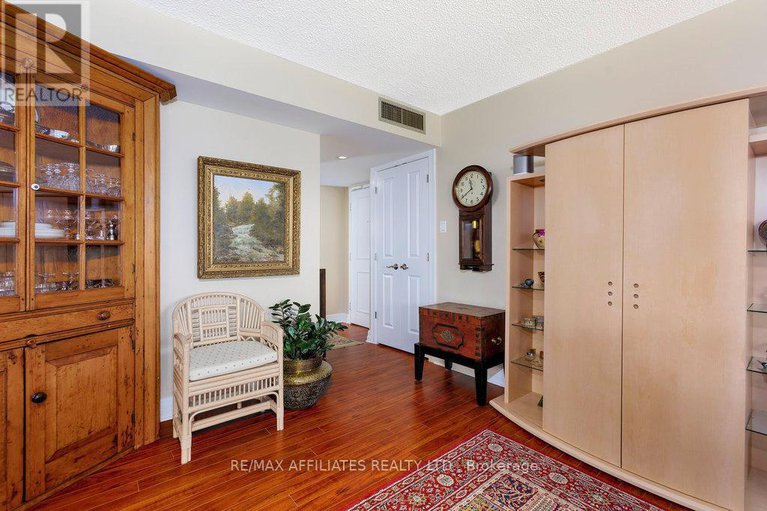 28466299/1705-1195-richmond-road/woodroffe/ottawa/ontario/K2B8E4_4