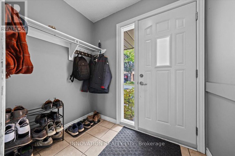 28818665/82-stokes-crescent-e/glencairnhazeldean/ottawa/ontario/K2L2Z4_3