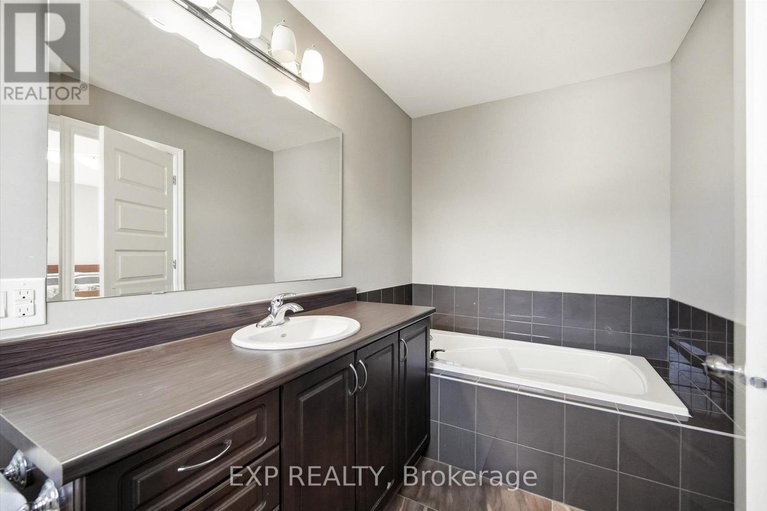 29388887/647-petrichor-crescent/avalon-west/ottawa/ontario/K4A0Y4_20