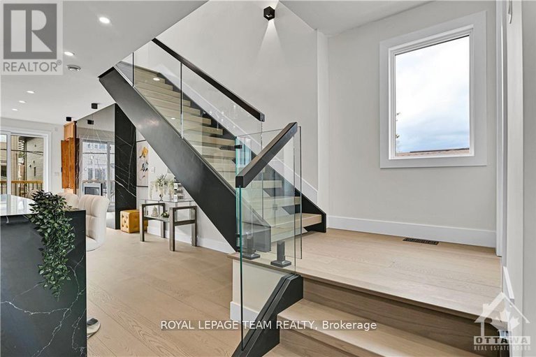 28961784/828-alpine-avenue/queensway-terrace-north/ottawa/ontario/K2B5R6_16