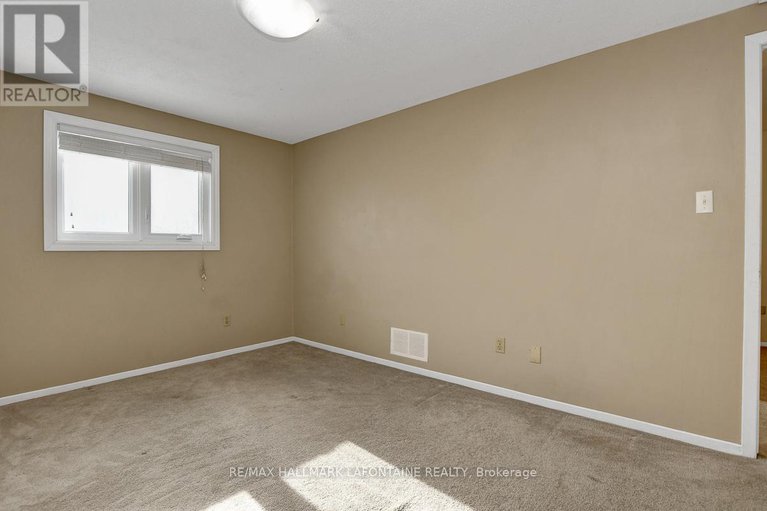 29381191/6128-vineyard-drive/convent-glen/ottawa/ontario/K1C2N6_31