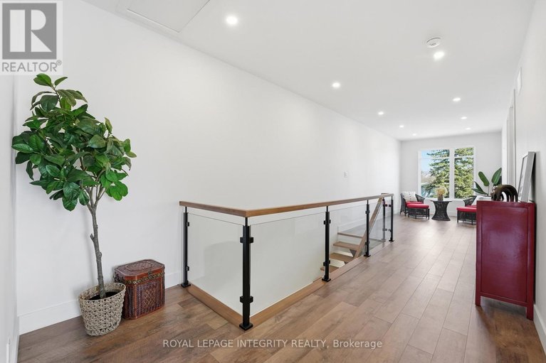 29663854/984-watson-street/fairfield-heights/ottawa/ontario/K2B6C2_29