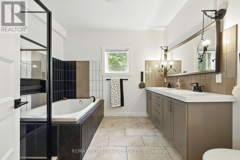 29372256/1155-ebbs-bay-road/drummond-n-elmsley-drummond-twp/drummondnorth-elmsley/ontario/K7C0C5_36