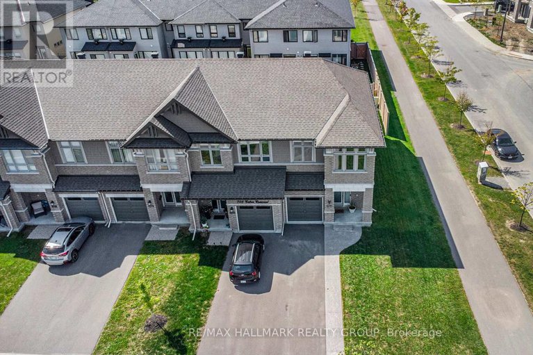 28862057/754-cairn-crescent/mer-bleuebradley-estatesanderson-park/ottawa/ontario/K1W0P4_4