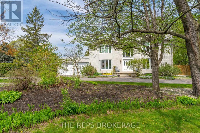 28336978/3062-upper-otterson-place/mooneys-bayrevelstoke/ottawa/ontario/K1V7B6_4