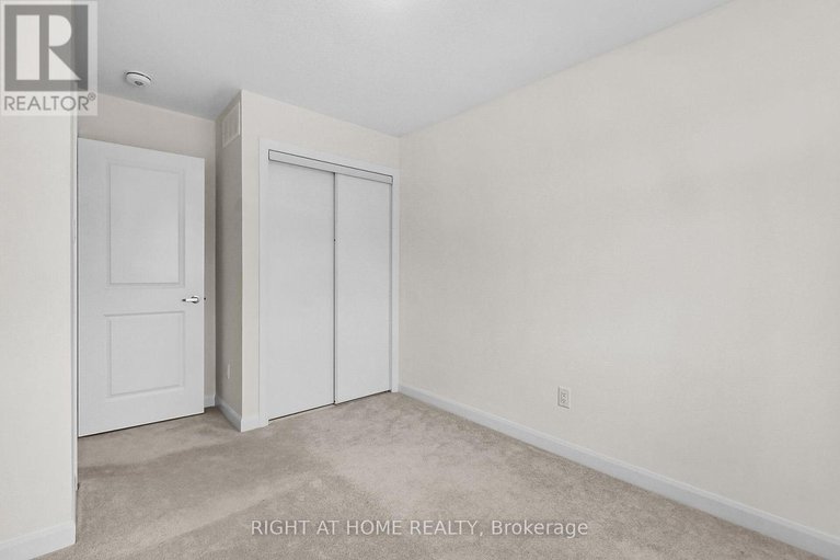 28565193/958-athenry-court/half-moon-bay/ottawa/ontario/K2J7E1_32