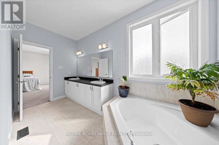 29434197/130-pinelock-street/emerald-meadowstrailwest/ottawa/ontario/K2M0L5_32