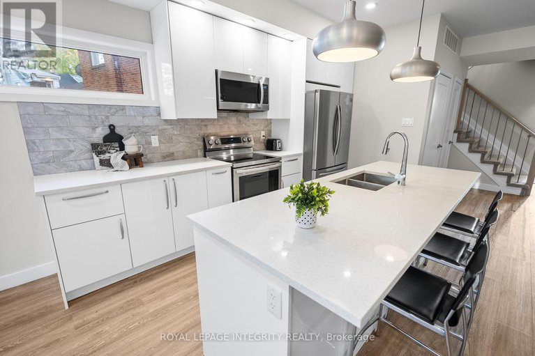 28968738/a-b-247-granville-street/vanier/ottawa/ontario/K1L6Z3_5