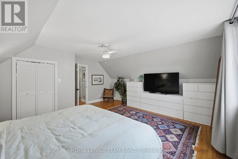 29622537/513-windermere-avenue/mckellarhighland/ottawa/ontario/K2A2W3_19