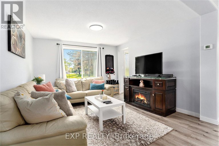 28484496/d-1520-beaverpond-drive/pineview/ottawa/ontario/K1B3R9_4