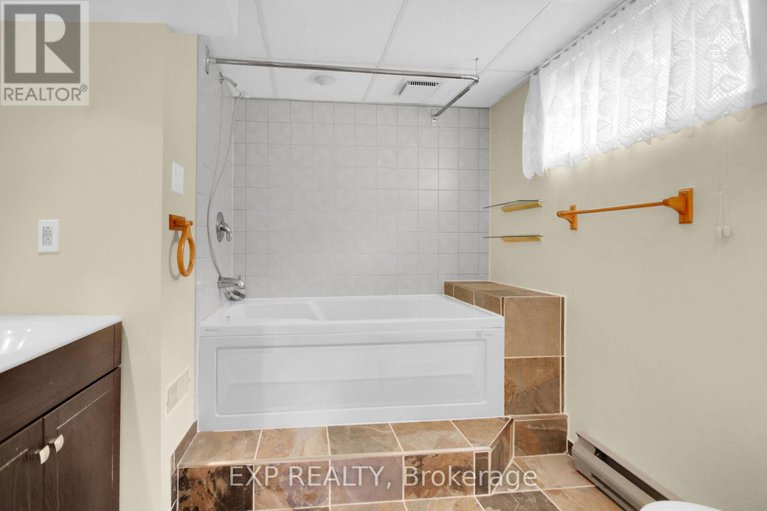 28592980/182-robertson-drive/lanark-highlands-lanark-village/lanark-highlands/ontario/K0G1K0_33