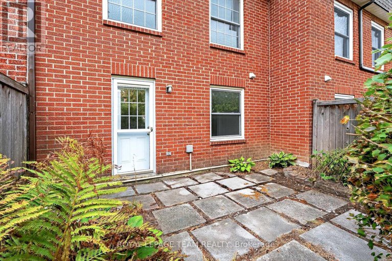 29077083/9-moorside-private/carleton-heights/ottawa/ontario/K2C3P4_33