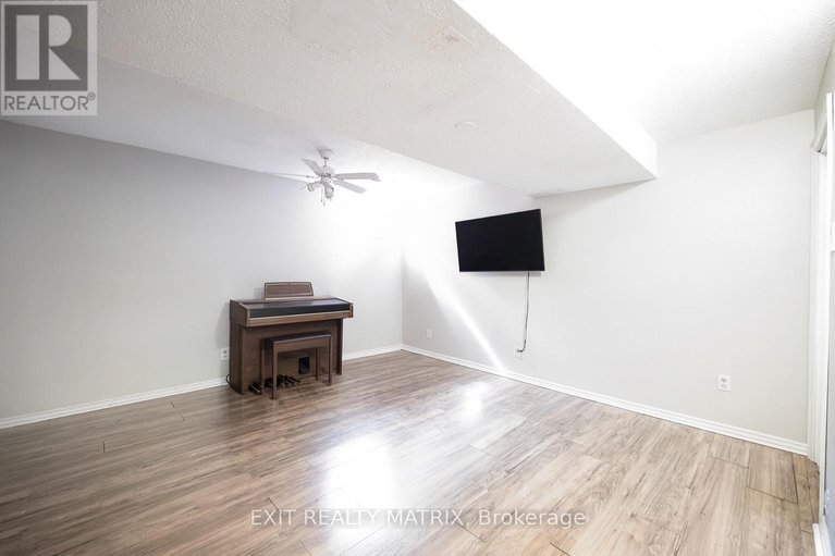 28776810/23-pickford-drive/katimavik/ottawa/ontario/K2L2C1_13