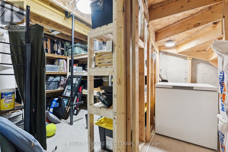 28783227/247-rolling-meadow-crescent/mer-bleuebradley-estatesanderson-park/ottawa/ontario/K1W0A8_39