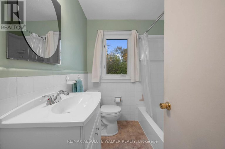 29110851/2243-hillary-avenue/alta-vista/ottawa/ontario/K1H7H7_17