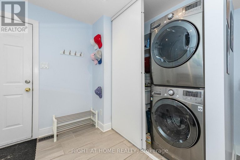 29599852/212-rutgers-private/central-park/ottawa/ontario/K2C4G7_32