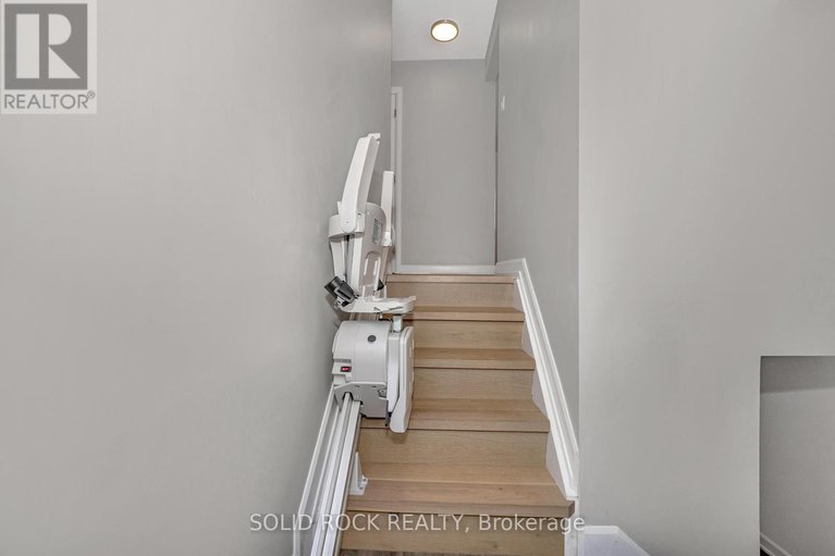 28414092/1229-erindale-drive/copeland-park/ottawa/ontario/K2C2G2_21