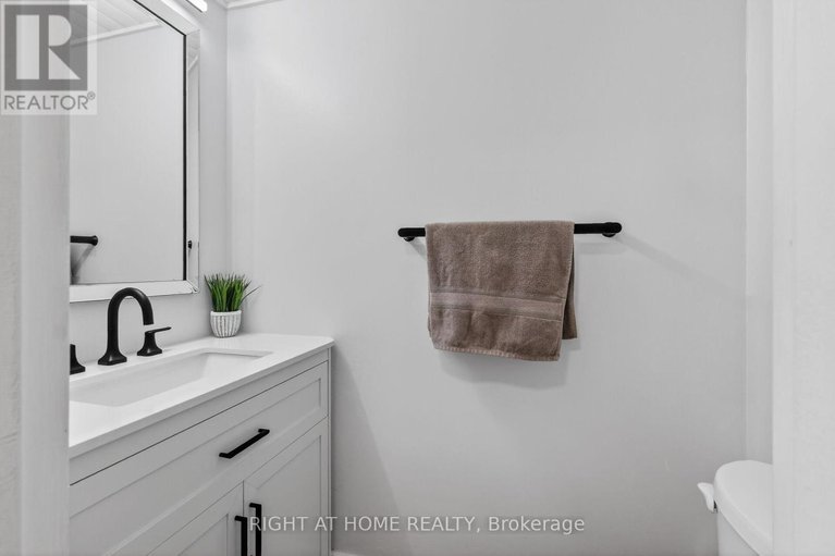 29676442/43-crispin-private/manor-park/ottawa/ontario/K1K2T7_4