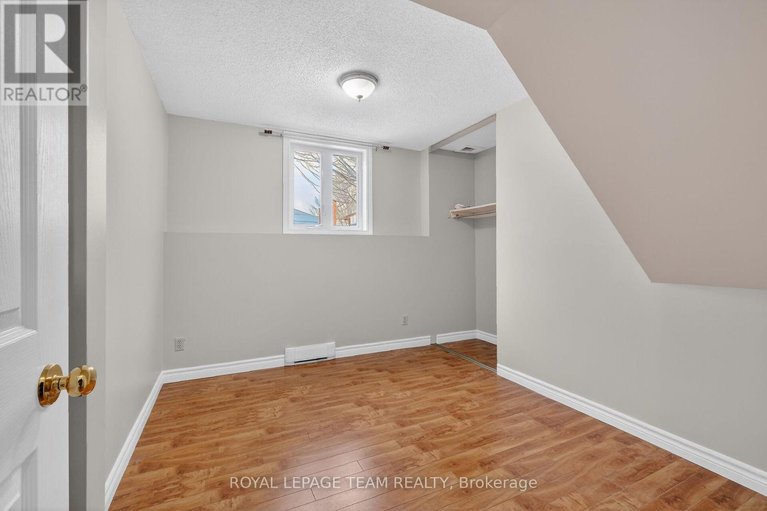 29475193/280-therese-avenue/town-of-rockland/clarence-rockland/ontario/K4K1G9_23