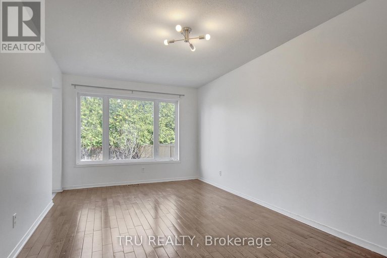 28416739/133-kinross-private/morgans-grantsouth-march/ottawa/ontario/K2K3P9_12