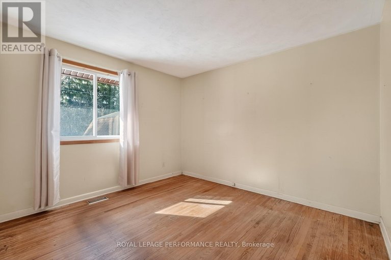 29483559/1132-adirondack-drive/kenson-park/ottawa/ontario/K2C2V1_16