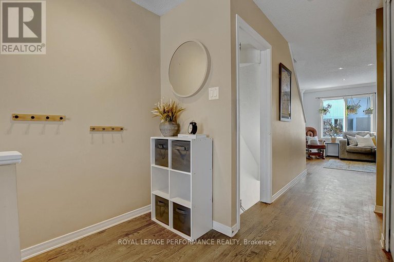 29329545/95-manhattan-crescent/central-park/ottawa/ontario/K2C4B7_6