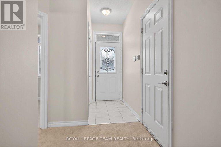 29237185/5553-doctor-leach-drive/manotick-village-manotick-estates/ottawa/ontario/K4M1L6_4