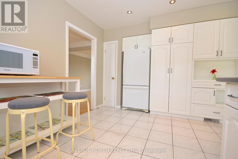28262134/866-claude-street/castle-heightsrideau-high/ottawa/ontario/K1K2S6_12