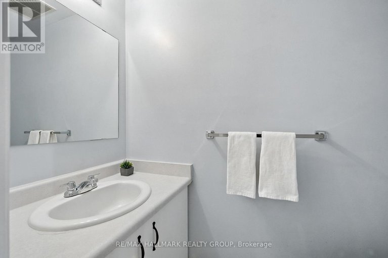 28804580/55-fair-oaks-crescent/craig-henrywoodvale/ottawa/ontario/K2G4W3_17