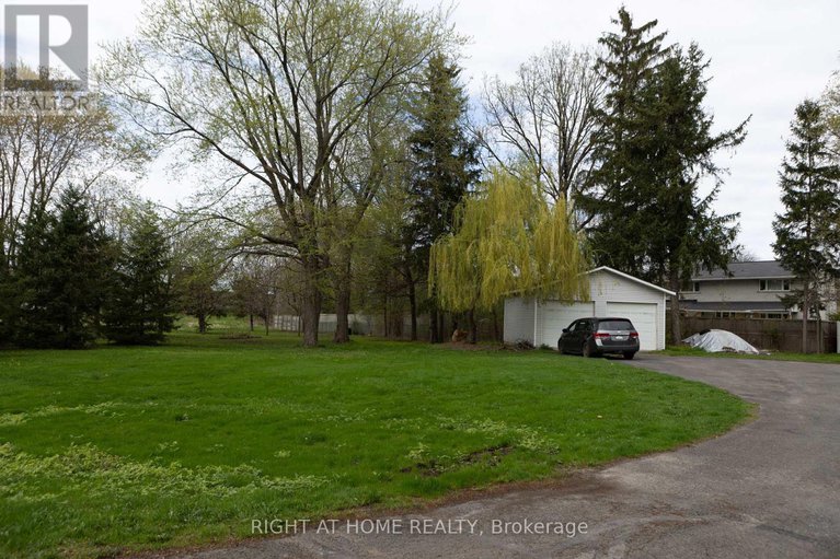 28315560/3208-richmond-road/bruce-farmgraham-parkqualicumbellands/ottawa/ontario/K2H5B6_7