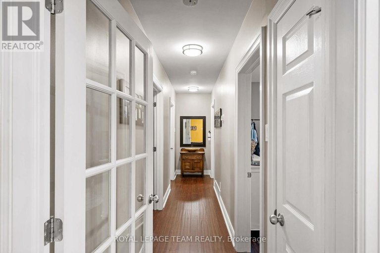 29669851/1986-fairbanks-avenue/alta-vistafaircrest-heights/ottawa/ontario/K1H5Y6_18