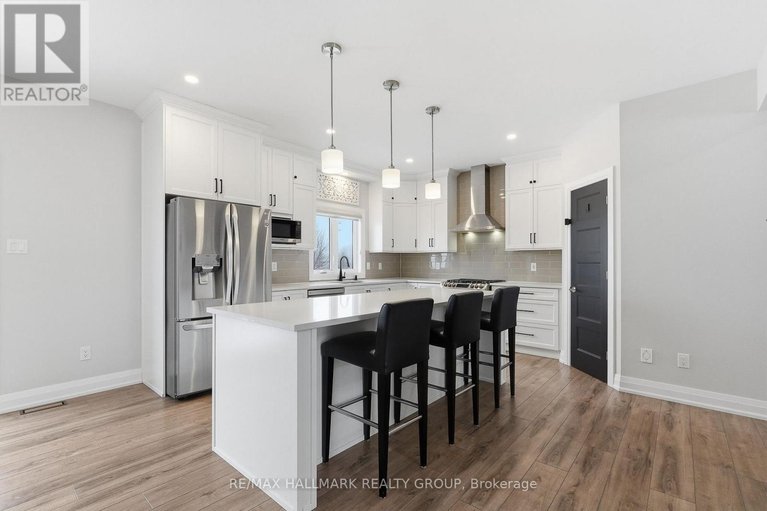 29668379/1212-avignon-street/embrun/russell/ontario/K0A1W0_12