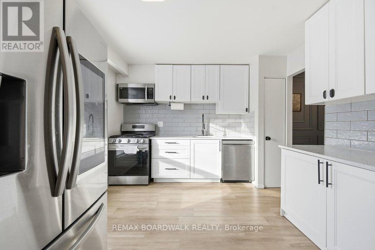 29284371/2390-rondel-street/blackburn-hamlet-south/ottawa/ontario/K1B4M2_4