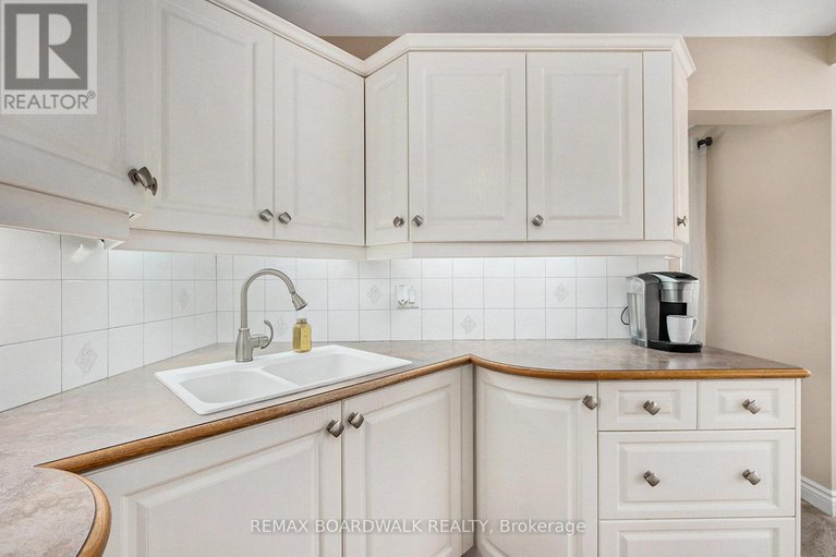 29352787/1315-prestone-drive/bilberry-creekqueenswood-heights/ottawa/ontario/K1E2Z2_10