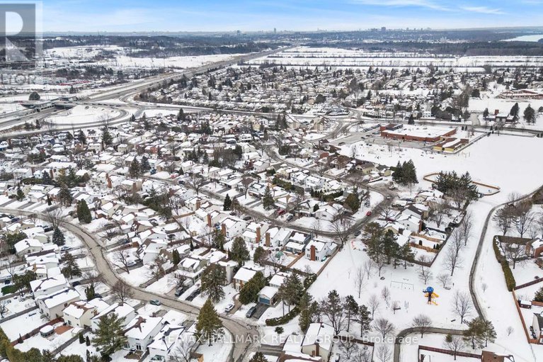 29434768/1177-st-moritz-crescent-n/convent-glen-north/ottawa/ontario/K1C2B2_45