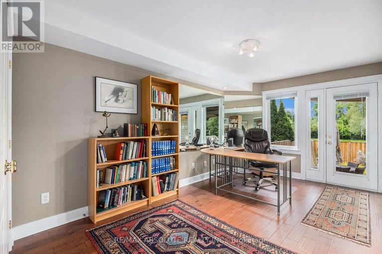 28323111/47-robinson-avenue/sandy-hill/ottawa/ontario/K1N8N8_26