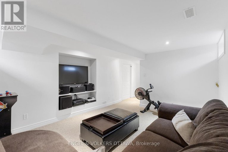28638772/31-assiniboine-drive/borden-farmstewart-farmcarleton-heightsparkwood-hills/ottawa/ontario/K2E5R8_23