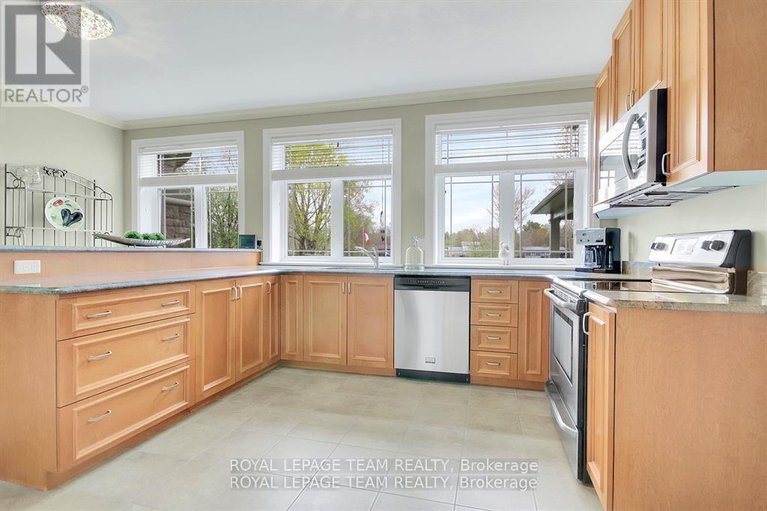 28487083/5591-manotick-main-street/manotick-village-manotick-estates/ottawa/ontario/K4M1A4_33