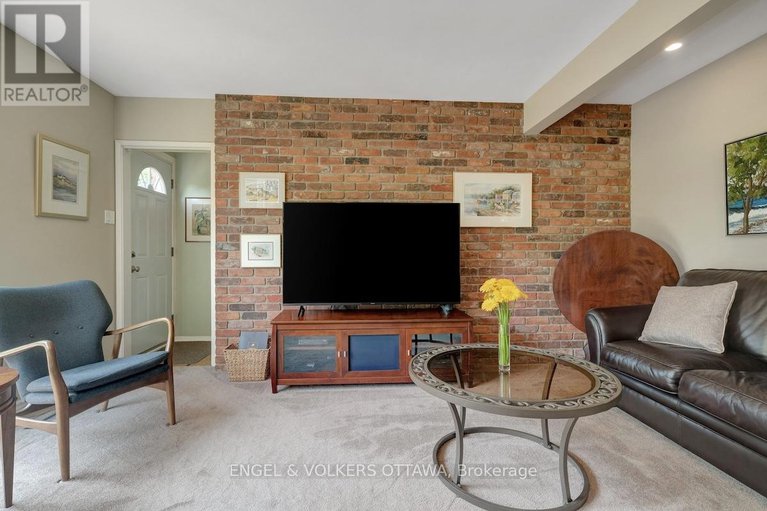 28812016/15-dickson-street/bruce-farmgraham-parkqualicumbellands/ottawa/ontario/K2H7H6_27