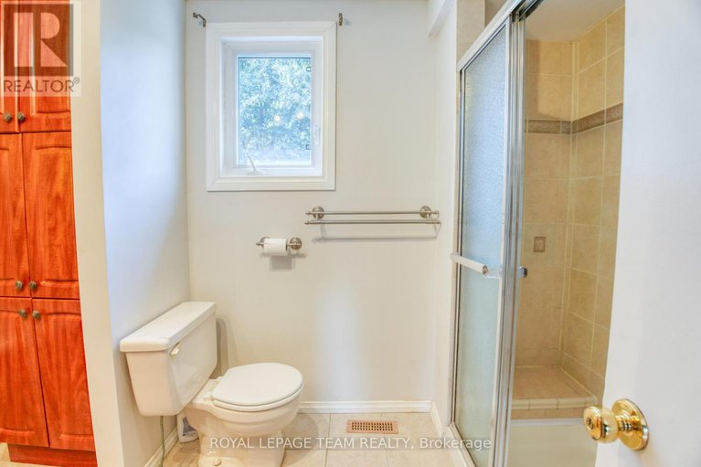 28854199/8-huntsman-crescent/bridlewood/ottawa/ontario/K2M1J2_24