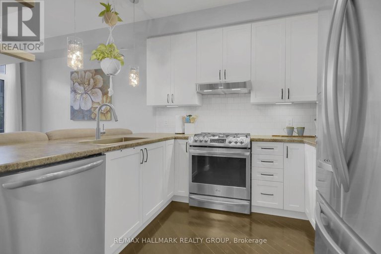 28591389/585-barrick-hill-road/emerald-meadowstrailwest/ottawa/ontario/K2M0B4_21