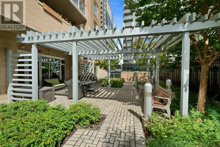 28811334/706-100-champagne-avenue-s/west-centre-town/ottawa/ontario/K1S4P4_17
