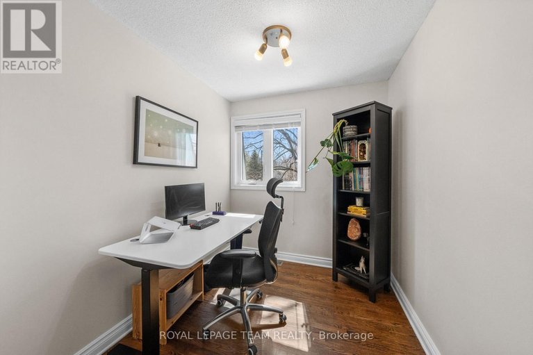 29662384/1081-boucher-crescent/manotick-south-to-roger-stevens/ottawa/ontario/K4M1B3_34