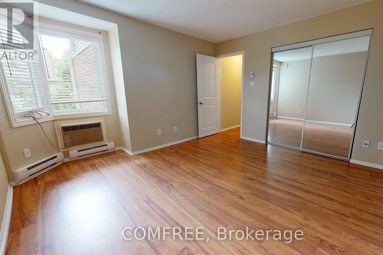 28543970/4-4-waterfall-lane/westcliffe-estates/ottawa/ontario/K2H9M9_12