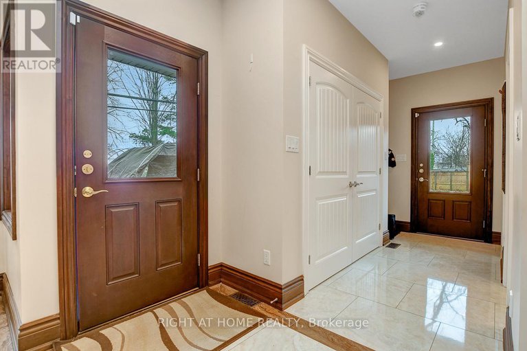 28184853/1271-field-street/bel-air-park/ottawa/ontario/K2C2P9_16