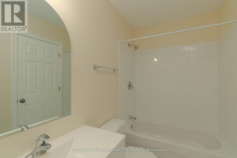 28847041/3550-aladdin-lane/blossom-parkkemp-parkfindlay-creek/ottawa/ontario/K1T1E2_18