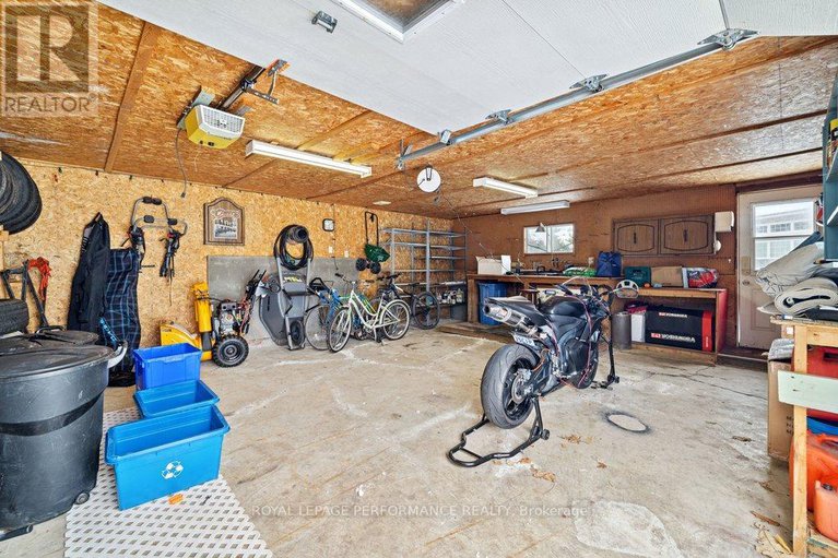 29377761/348-amiens-street/bilberry-creekqueenswood-heights/ottawa/ontario/K1E1N9_44