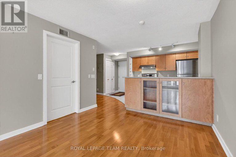 29253841/804-138-somerset-street-w/ottawa-centregolden-triangle/ottawa/ontario/K2P0A3_23