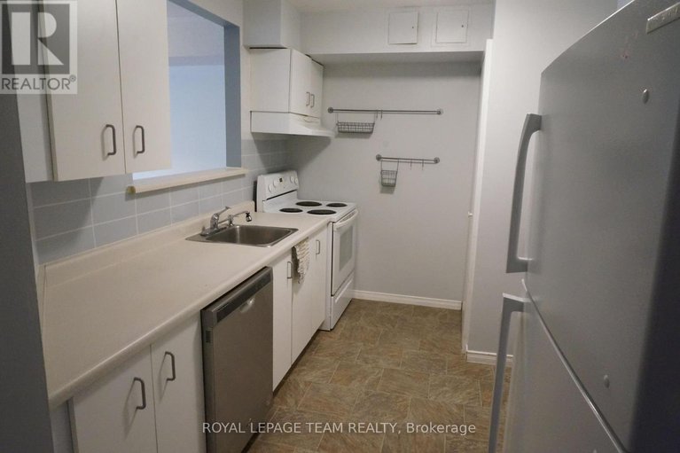 29211838/217-316-lorry-greenberg-drive/hunt-club-parkgreenboro/ottawa/ontario/K1T2P4_18